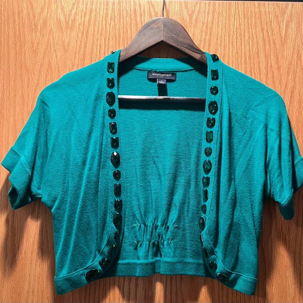 Green Short Sleeve Cropped Cardigan with Embellishments